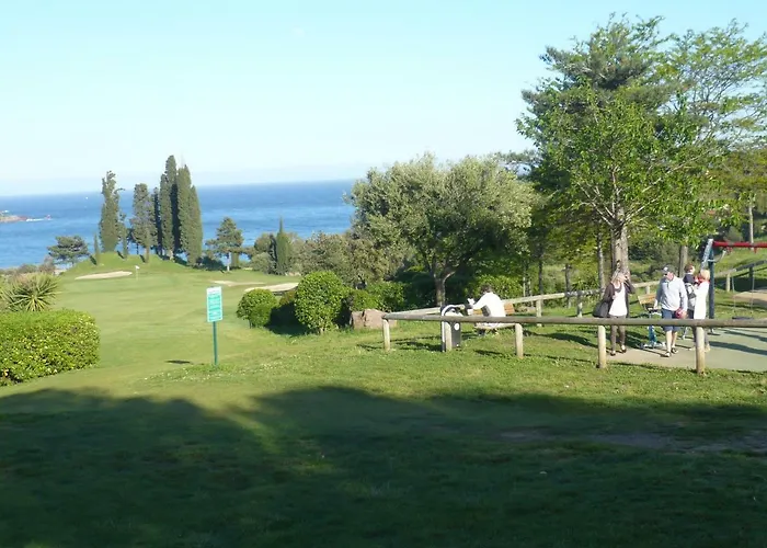 Cap Esterel Place Des Pecheurs