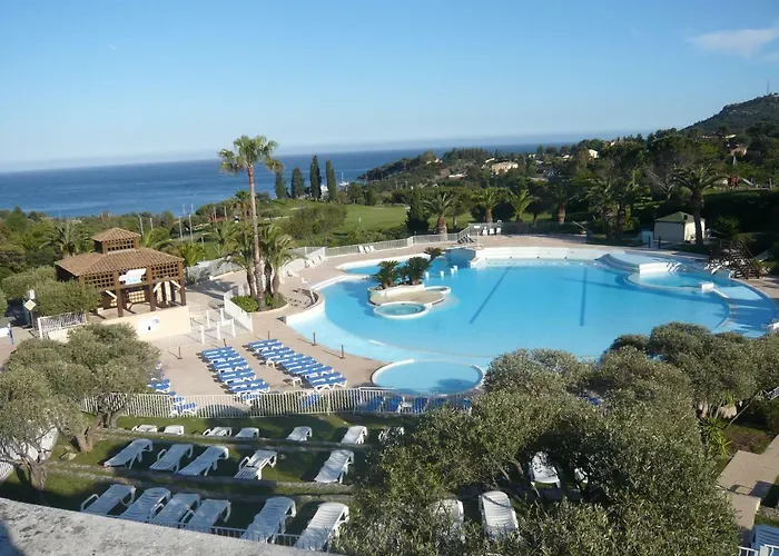 Cap Esterel Place Des Pecheurs * Saint-Raphael (Var)